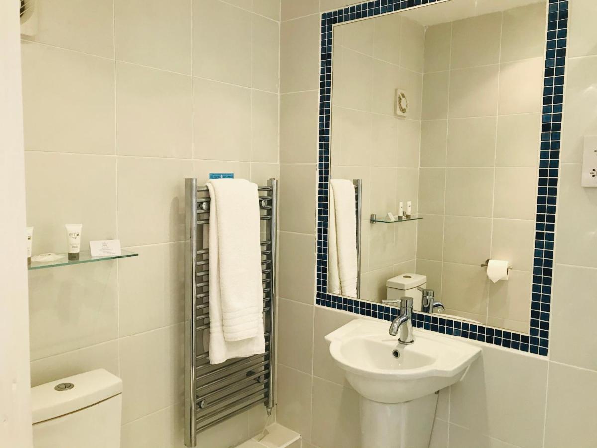 צ'לטנהם Clarence Court Hotel מראה חיצוני תמונה