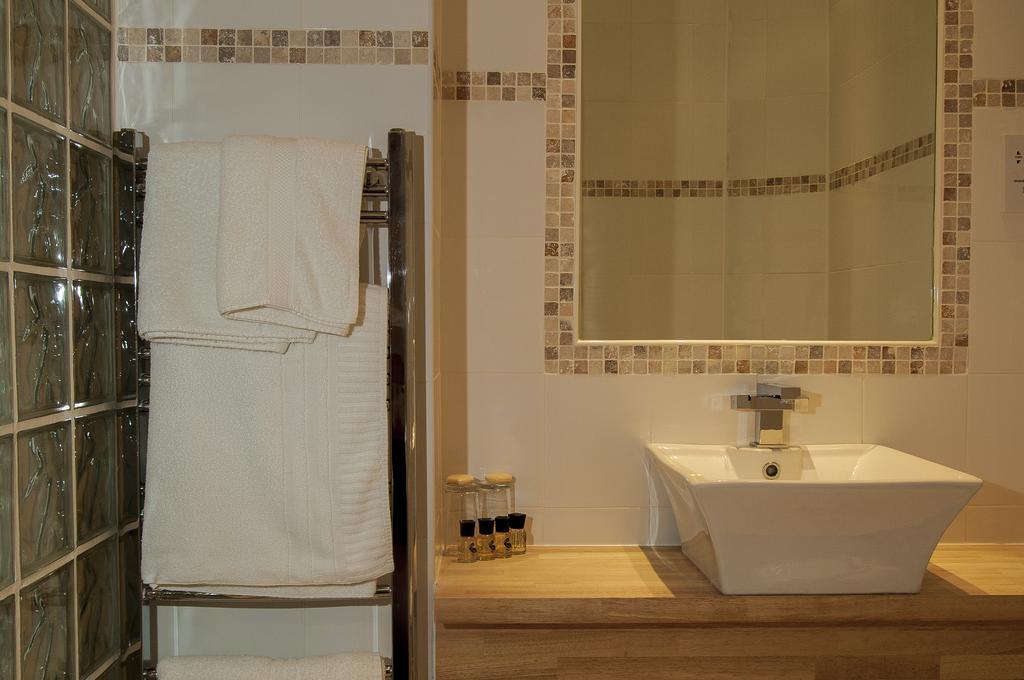 צ'לטנהם Clarence Court Hotel מראה חיצוני תמונה