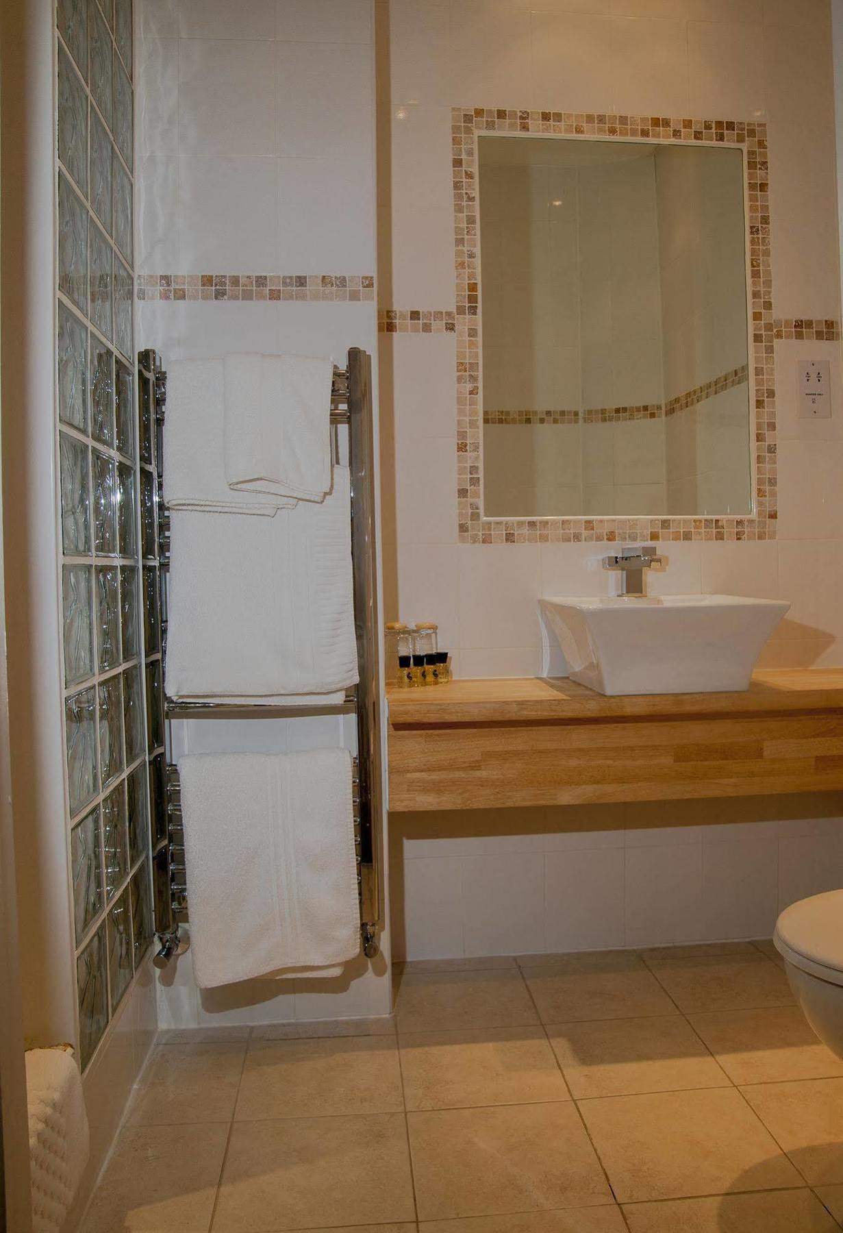 צ'לטנהם Clarence Court Hotel מראה חיצוני תמונה